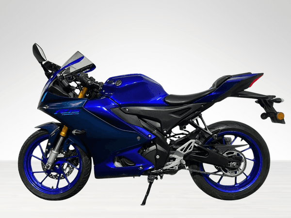 Used 2022 Yamaha R15 V4 Racing Blue for sale in Delhi - photo 1