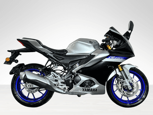 Used 2025 Yamaha R15 V4 M - Carbon Fibre for sale in Delhi - thumbnail 2