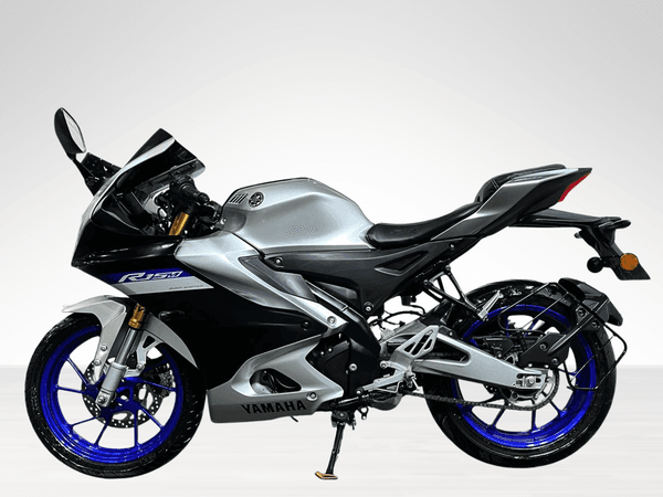 Used 2025 Yamaha R15 V4 M - Carbon Fibre for sale in Delhi - photo 1