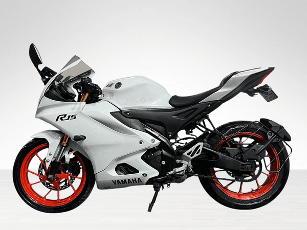 Used 2024 Yamaha R15 V4 Racing Blue for sale in Delhi - photo 1
