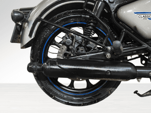 Used 2024 Royal Enfield Classic 350 Classic Dark - Dual Channel ABS for sale in Delhi - thumbnail 6