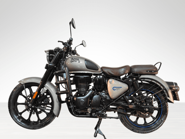 Used 2024 Royal Enfield Classic 350 Classic Dark - Dual Channel ABS for sale in Delhi - photo 1