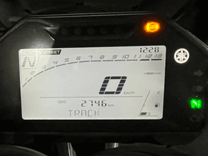 Used 2025 Yamaha R15 V4 Metallic Red for sale in Delhi - thumbnail 8