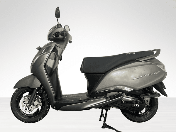 Used 2023 TVS Jupiter 125 Disc - Alloy Wheel for sale in Delhi - photo 1