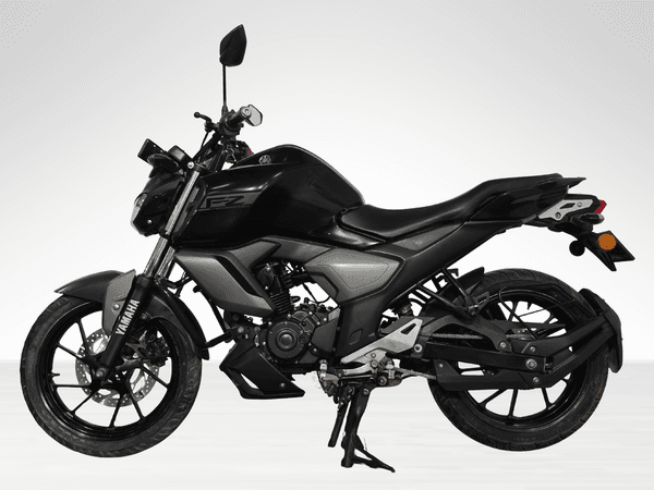 Used 2022 Yamaha FZ FI Metallic for sale in Delhi - photo 1
