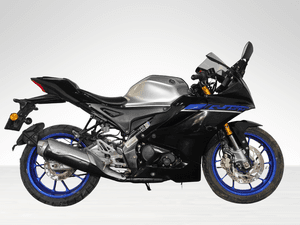 Used 2024 Yamaha R15 V4 M - Carbon Fibre for sale in Delhi - thumbnail 2