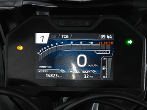 Used 2023 Yamaha R15 V4 M - Carbon Fibre for sale in Delhi - thumbnail 8