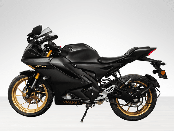 Used 2025 Yamaha R15 V4 Dark Knight for sale in Gurgaon - photo 1