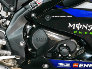 Used 2025 Yamaha R15 V4 Dark Knight for sale in Gurgaon - thumbnail 7