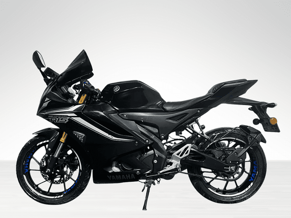 Used 2021 Yamaha R15 V4 Dark Knight for sale in Gurgaon - photo 1