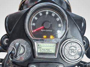Used 2024 Royal Enfield Classic 350 Classic Dark - Dual Channel ABS for sale in Jaipur - thumbnail 8