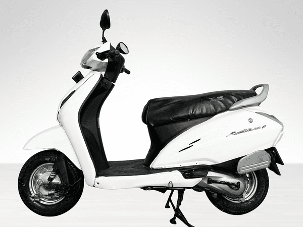 Used 2017 Honda Activa 4G Standard (BS IV) for sale in Delhi - photo 1