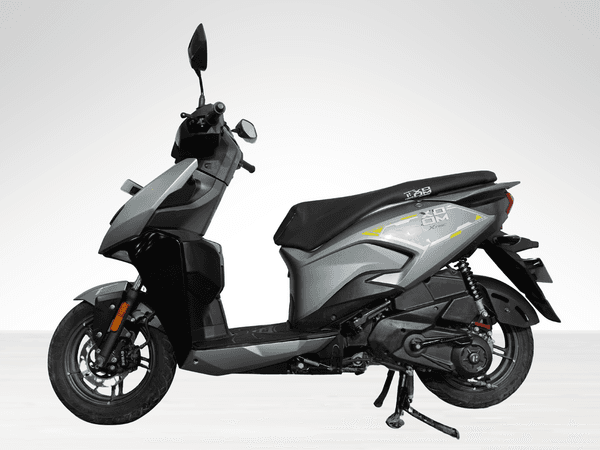 Used 2025 Hero Xoom Combat Edition for sale in Delhi - photo 1