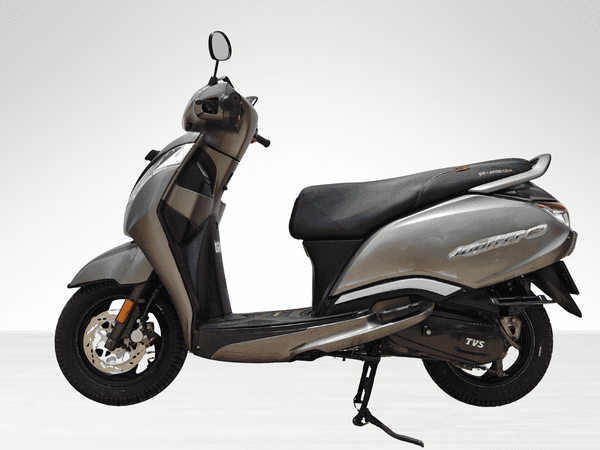 Used 2022 TVS Jupiter 125 Disc - Alloy Wheel for sale in Delhi - photo 1
