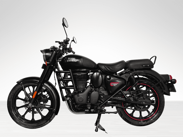 Used 2023 Royal Enfield Classic 350 Classic Dark - Dual Channel ABS for sale in Delhi - photo 1