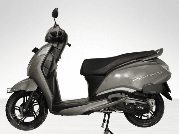 Used 2023 TVS Jupiter 125 Drum - Alloy Wheel for sale in Delhi - photo 1