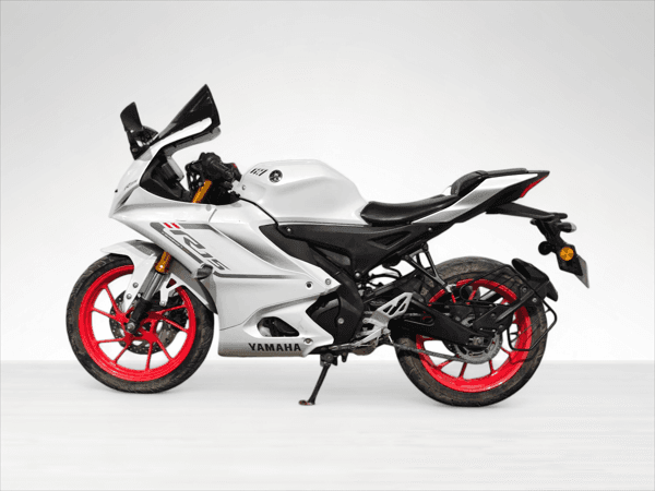 Used 2025 Yamaha R15 V4 Racing Blue for sale in Delhi - photo 1